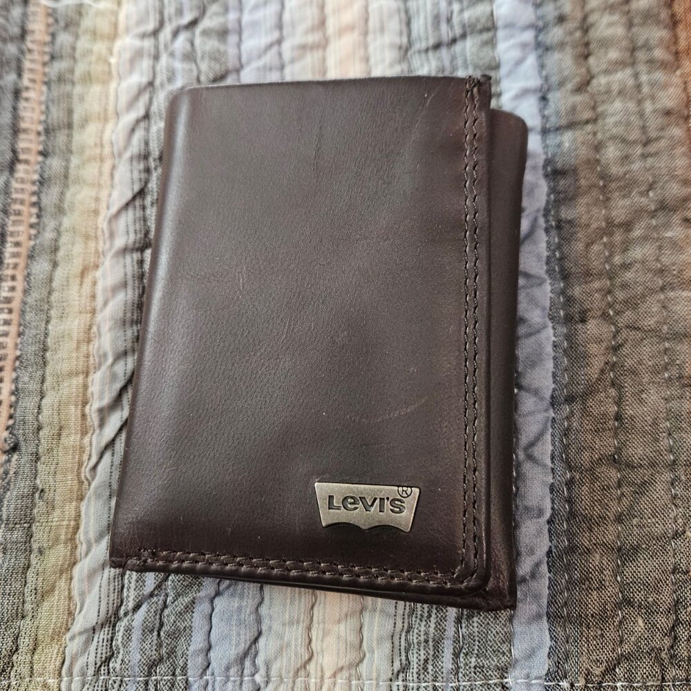 Men's Levi's Tri Fold Wallet, Genuine Leather, Never Used